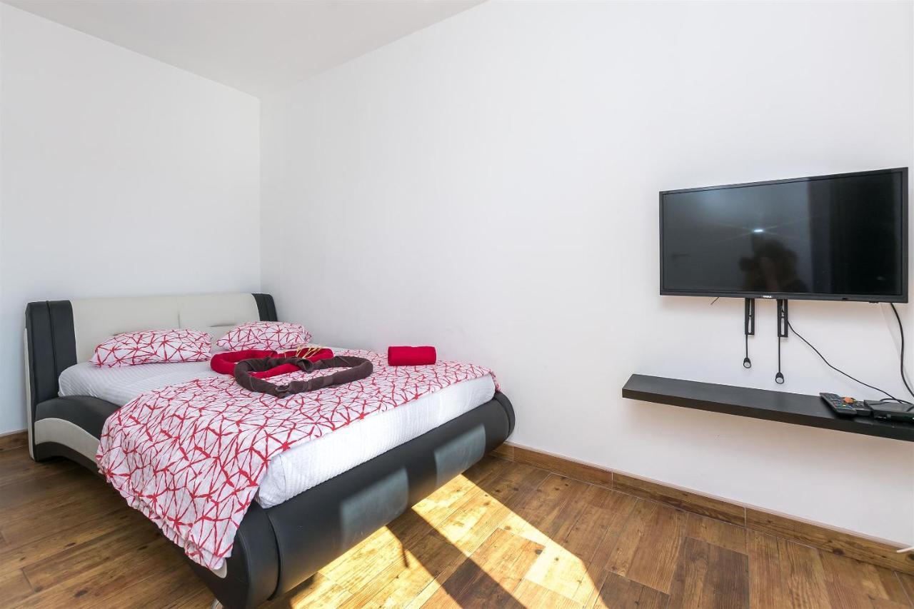 Apartments Lorenzo Lokva Rogoznica Eksteriør billede