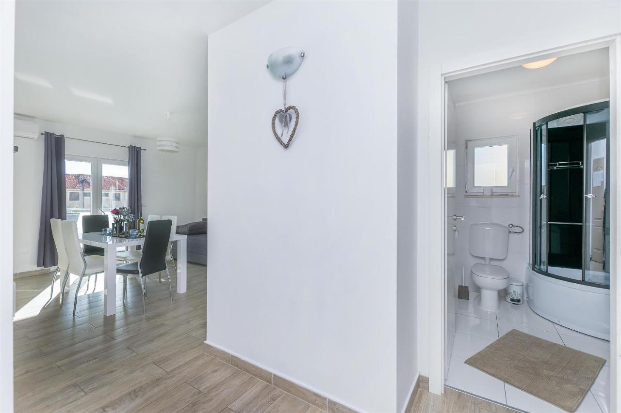 Apartments Lorenzo Lokva Rogoznica Eksteriør billede