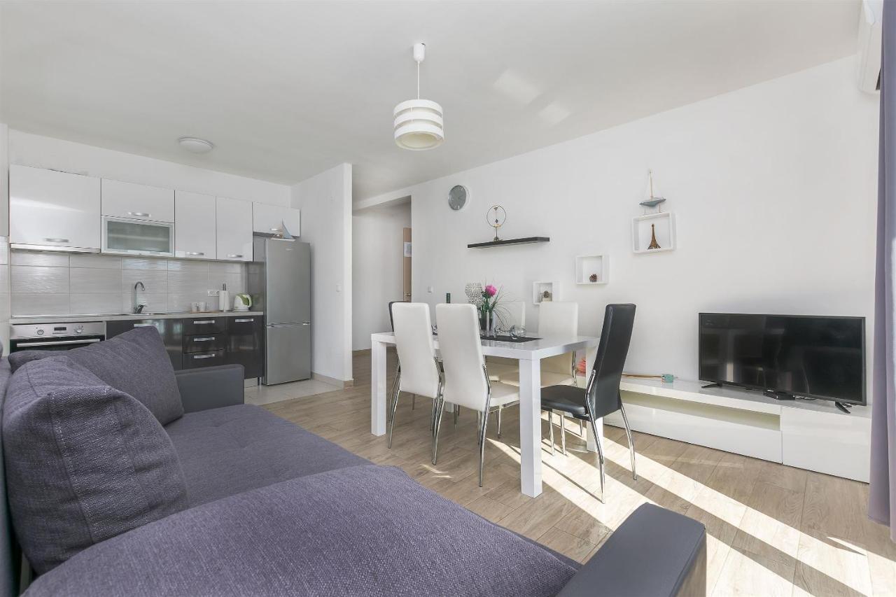 Apartments Lorenzo Lokva Rogoznica Eksteriør billede