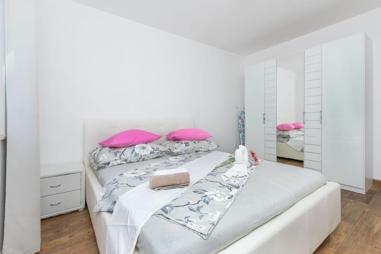 Apartments Lorenzo Lokva Rogoznica Eksteriør billede