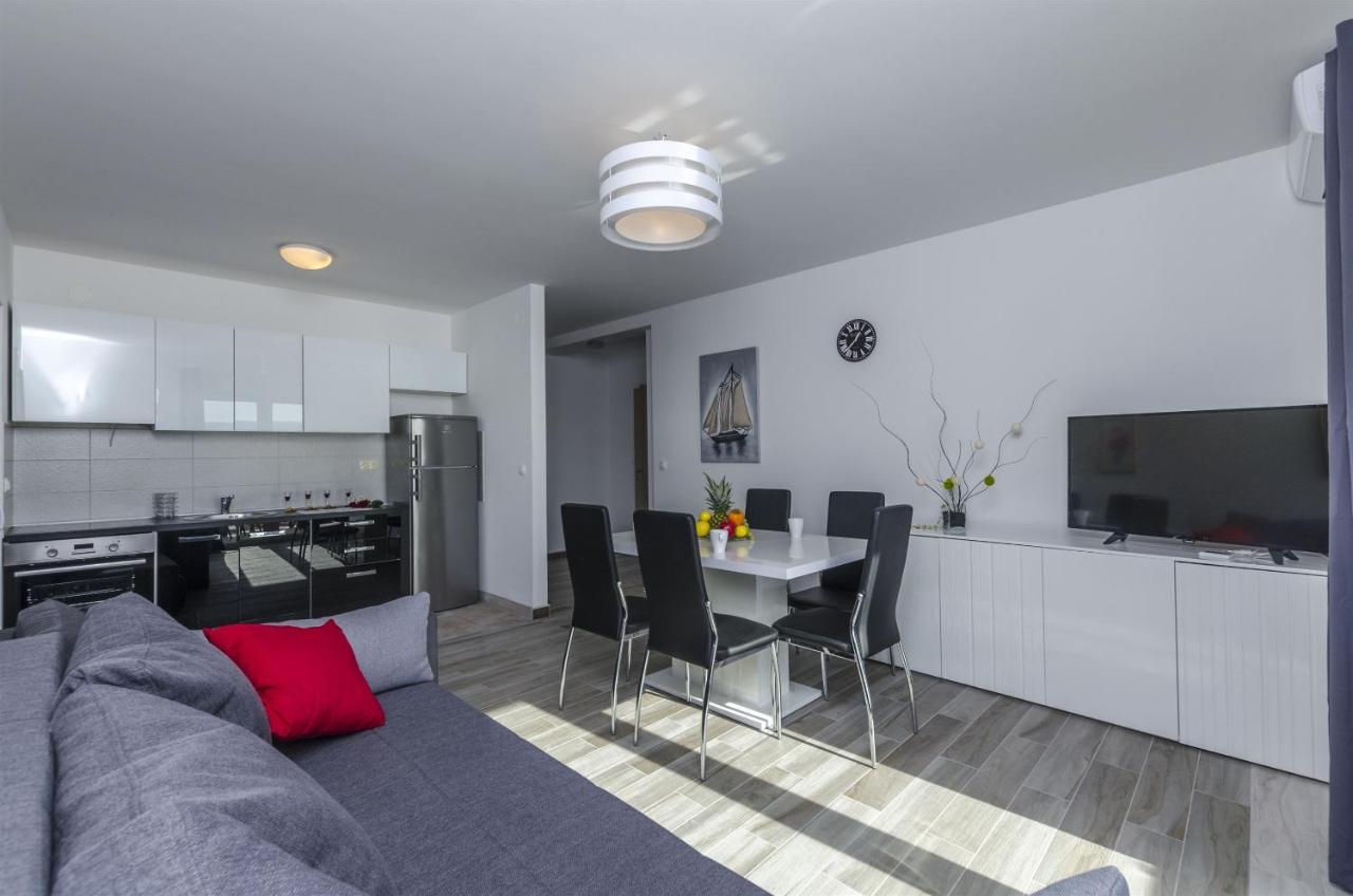 Apartments Lorenzo Lokva Rogoznica Eksteriør billede